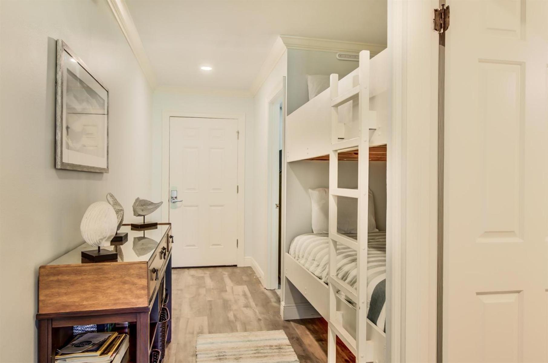 דסטין 10 A, One Bedroom Condo מראה חיצוני תמונה