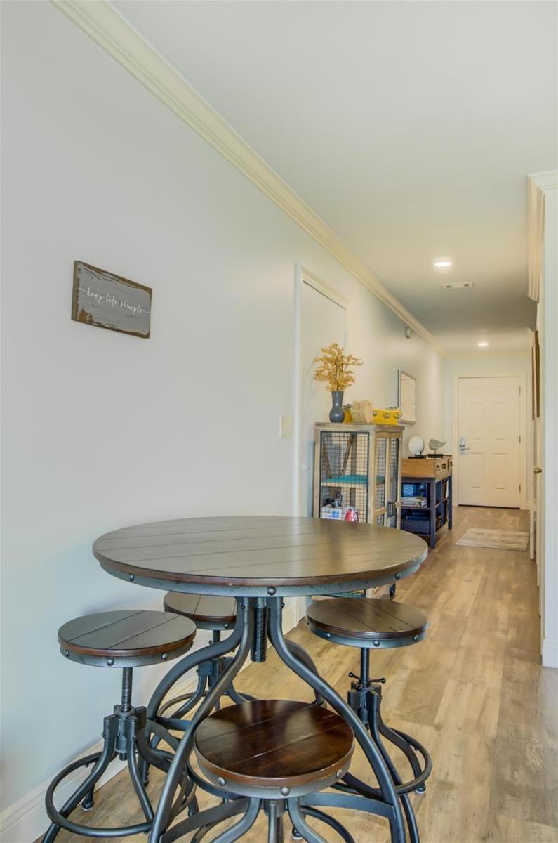 דסטין 10 A, One Bedroom Condo מראה חיצוני תמונה